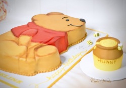 Pooh Cutout with Honey Pot Smash