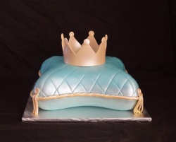 King's Crown Pillow Cake