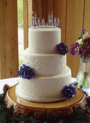 purple-anemone-wedding-cake-nat-bkg-large